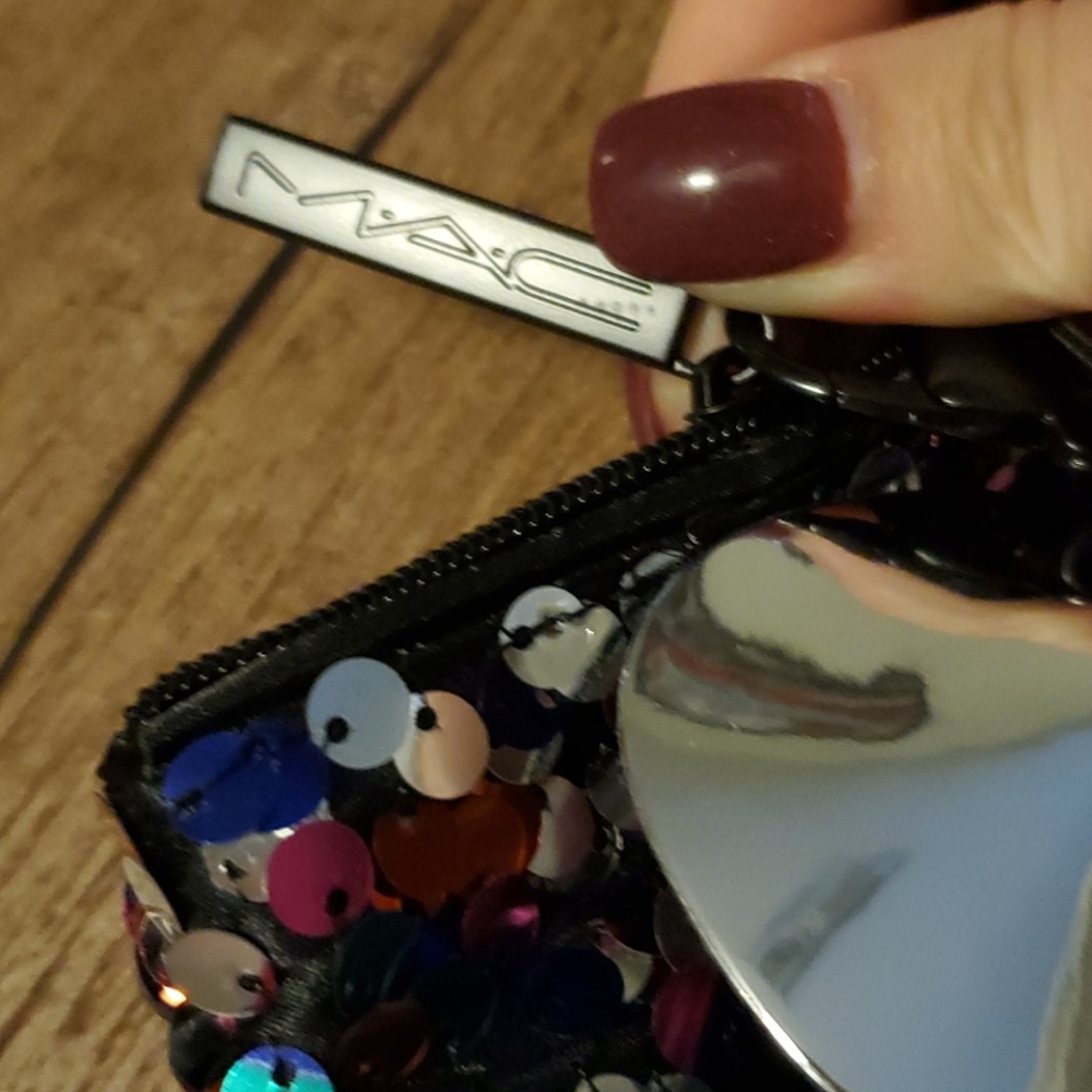 ๐๐ Mac Makeup Bag HOST PICK - Picture 2 of 4